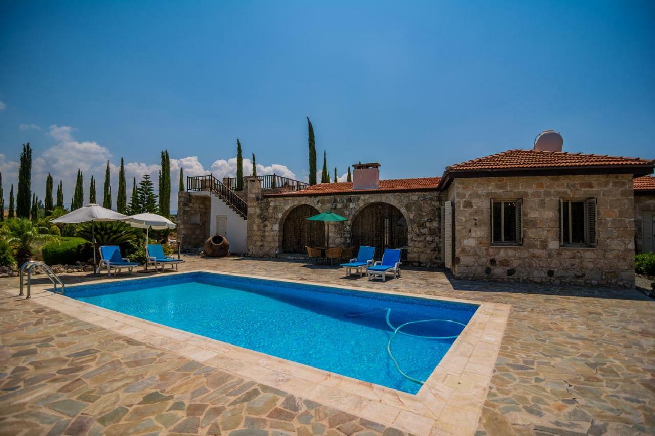 Gujadani Villa Simou