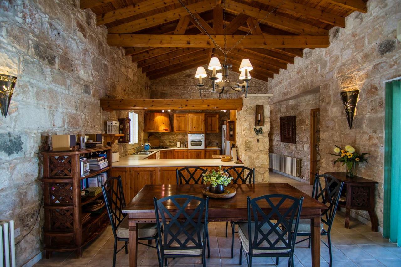 Gujadani Villa Simou