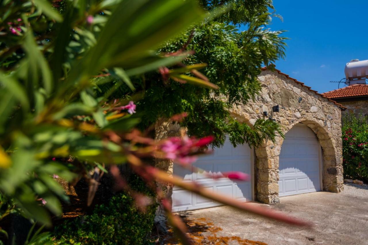 Villa Gujadani Simou